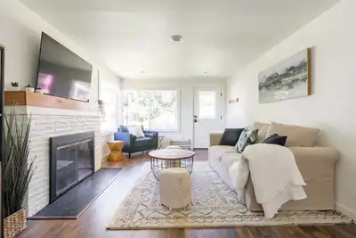 Image de Stylish 2-bd Home, Blocks to Shops & Light Rail