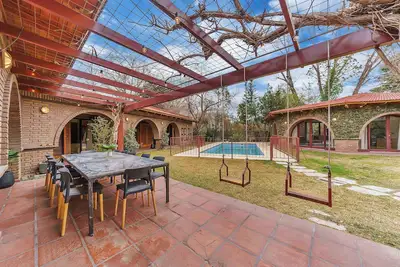 Image de Fliphaus + Wine Country - 20 pax 9 Bd Pool & Jacuzzi