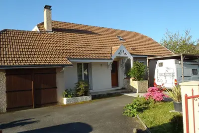 Image de Agréable Maison à la Campagne Avec Piscine