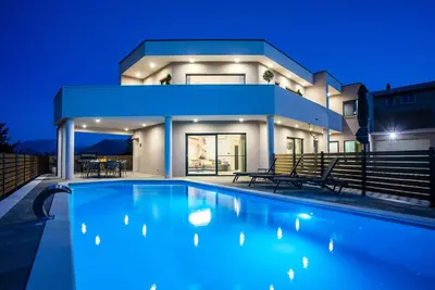 Image de Luxury Villa Luka With Pool, Jacuzzi and Great Views!