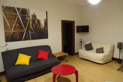 Image de Studio, chambre indépendante. Grand séjour lumineux. \nProche des commerces.