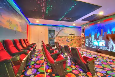 Image de Awesome 14 br villa w/ bowling, games, by Disney