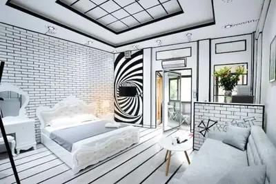 Image de Heart of Old Quarter With Balcony View to Street!