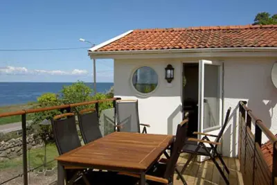 Image de Holiday home with a beautiful location right next to the sea