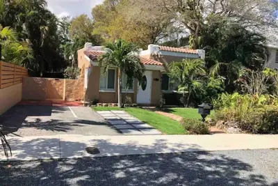 Image de 2\/2 Spacious Coconut Cottage - Near Las Olas Blvd