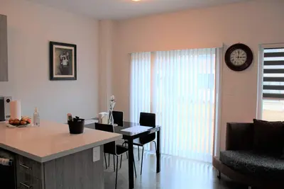 Image de Modern 4 Bedroom Townhouse in Barrie South