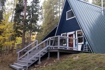 Image de Mountain Bliss is a quiet mountain retreat, sleeps 7, hot tub, pet friendly