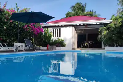 Image de Location avec piscine privée, calme à 2 minutes de la mer