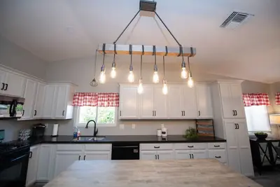 Image de Cozy comfort in the Diamond in the Desert!