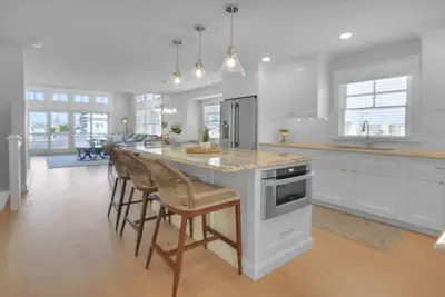 Image de Victory Grace - Bay Views \/ Heated Pool \/ Sleeps 12 - Avalon Nj