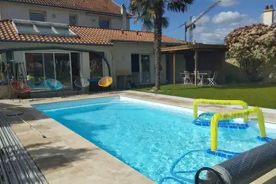 Image de Grande maison familiale 245m² proche Nantes avec piscine couverte chauffée