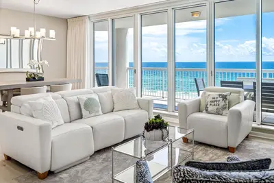 Image de Newly furnished Silver Beach Towers condo on the beach