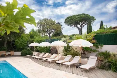Image de Villa Pastel aux portes de Saint Tropez dans un domaine 12 voyageurs 6 chambres