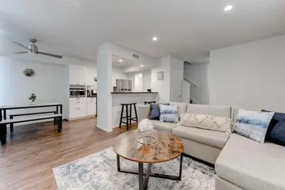 Image de Two 2-Bed Units in one place - 12 minutes from Dt