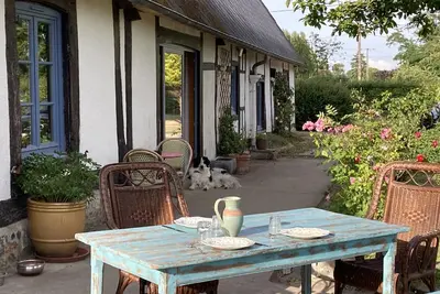 Image de Charmant cottage dans vaste jardin fleuri