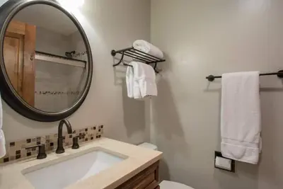 Image de Hot Tubs, Pool, Steps from Nottingham Lake