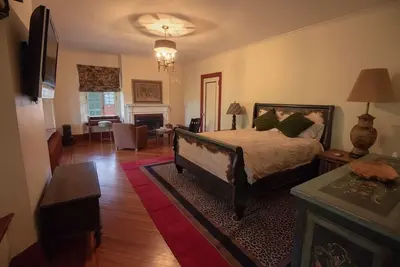 Image de The Jefferson Room at Rushmore Estate in Woodbury Ny Bed and Breakfast
