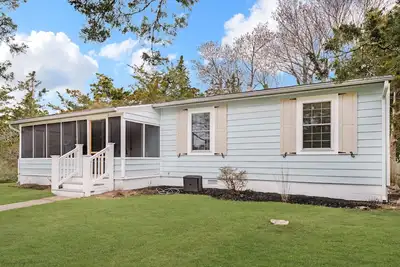 Image de The Miss Scarlett Cottage Located in West Cape May, New Jersey