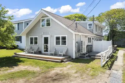 Image de 7-bedroom home that sleeps 14. 5-minute walk to Moody Beach