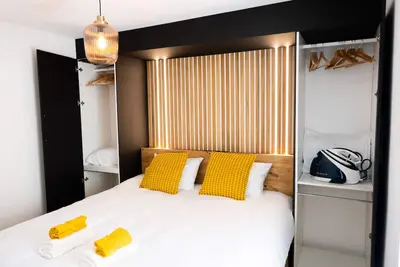 Image de T3 calme avec accès indépendant & 2ch, centre