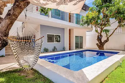 Image de Beautiful condo with shared pool, full kitchen, & private W/D