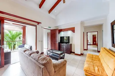 Image de Tropical condo near the beach with shared pool, balcony, & W/D
