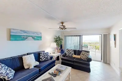 Image de Beachfront condo with ocean views, pool, sundeck, & private balcony