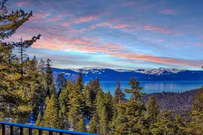 Image de Beautiful Lake Tahoe condo with magnificent lake views