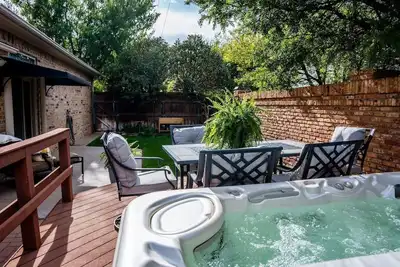 Image de Casa Italia Retreat Patio Dining & Comfort for 10