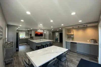 Image de “Suites on Cedar” on Lake Zumbro - amazing kitchen, great patio, awesome beds! !