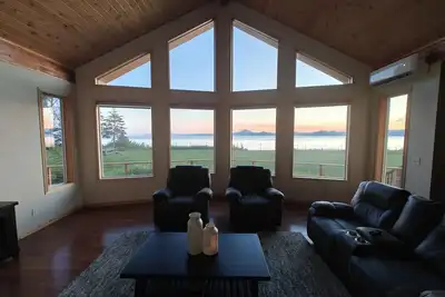 Image de Amazing Cook Inlet & Mountain View Home!