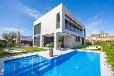 Villa de Lujo en Costa Brava, 5 Min. de la Playa