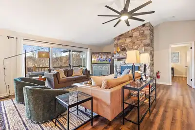 Image de Upscale Home Near Mountain Adventures