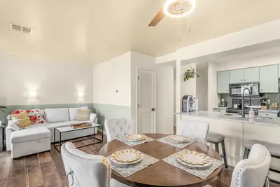 Image de One Bedroom Serenity on the 17th | Amenities Golf