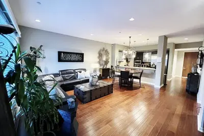 Image de New Owner Special! Upgraded 2-bdrm condo in Irvine