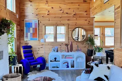 Image de An Eclectic Private Cabin on Ten Wooded Acres