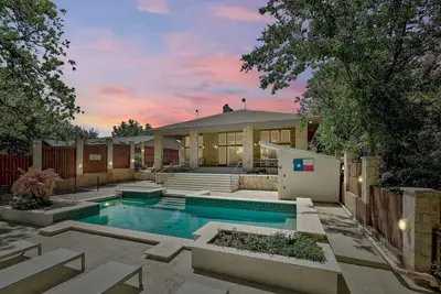 Image de Pool, Fire Pit, 2 Story Dock on Lake Lbj!