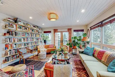 Image de Downtown, art-filled apartment with fireplace, balcony, & well-equipped kitchen