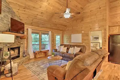 Image de Cozy Cabin at a Mountain Resort 4 Mi to Downtown!