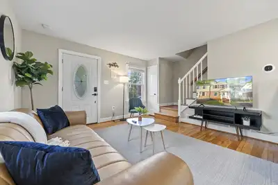 Image de Charming Oasis near Metro: Arcade, Coffee, Parks