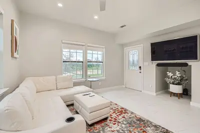 Image de Superb White Modern Farm House