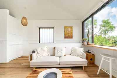 Gorgeous new Loft Style 1 bed Apartment Short Walk to Manly