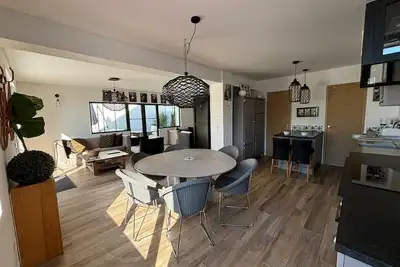 L'Atelier D'Artiste by Domaine de Colomban  plages et commerces à pieds au calme