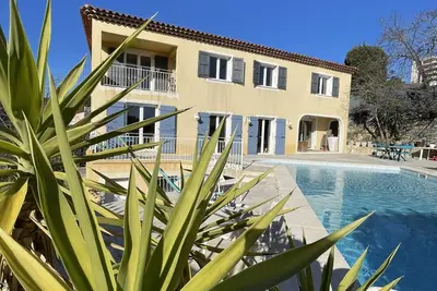 Merveilleuse villa provençale - vue mer sur les îles de Lerins