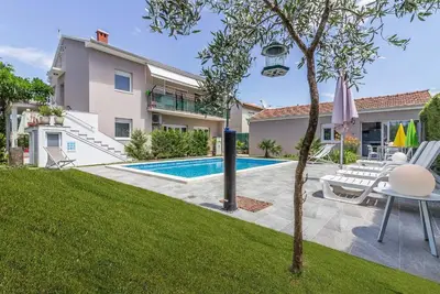 Image de Appartement de vacances Pula pour 1 - 4 personnes avec 2 chambres à coucher - Appartement de vacance