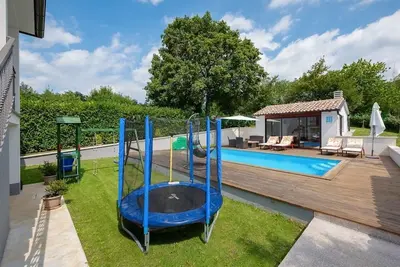 Image de Maison de vacances avec piscine privée pour 6 personnes env. 90 qmà Lindar, Istrie (Intérieur des terres de l'Istrie)