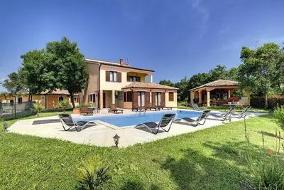 Image de Maison de vacances avec piscine privée pour 10 personnes env. 250 qmà Valtura, Istrie (Côte sud de l'Istrie)