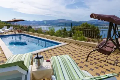 Image de Maison de vacances pour 12 personnes env. 380 qmà Mastrinka, Dalmatie (Centre de la Dalmatie)