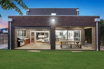 Image de A family sized beach house just 2 mins from the beach and 1. 6km from town.
