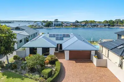 Image de Dolphin Waters | Waterfront Delight